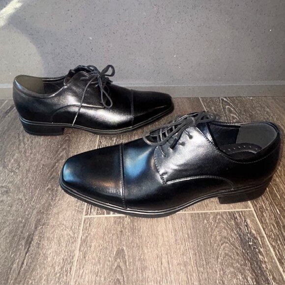 Van Heusen Cleat Black 9 M Men's Dress Shoes Excellent Condition - Picture 2 of 7